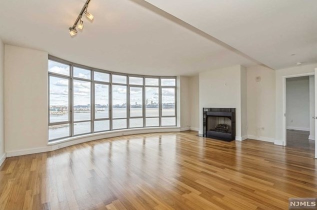 8100 River Rd #903, North Bergen, NJ 07047