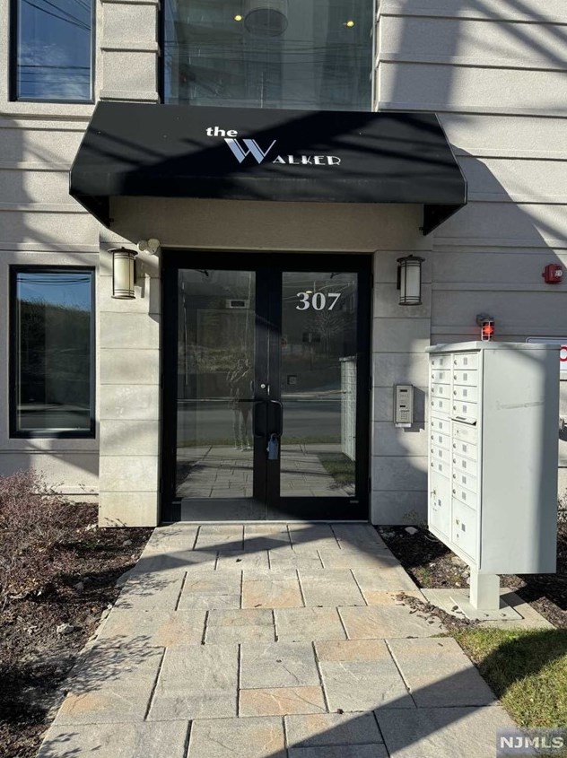 307 Gorge Rd #302, Cliffside Park, NJ 07010