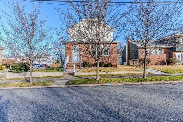 111 Catherine Ave, Saddle Brook, NJ 07663