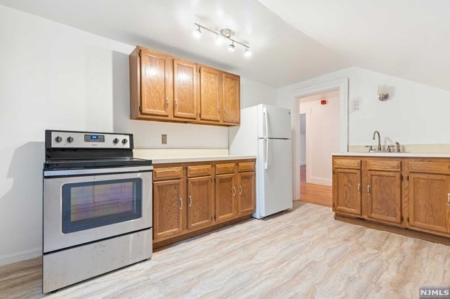 30 Oak St #3, Bloomfield, NJ 07003