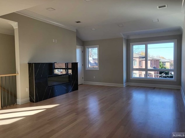 448 1st St, Palisades Park, NJ 07650