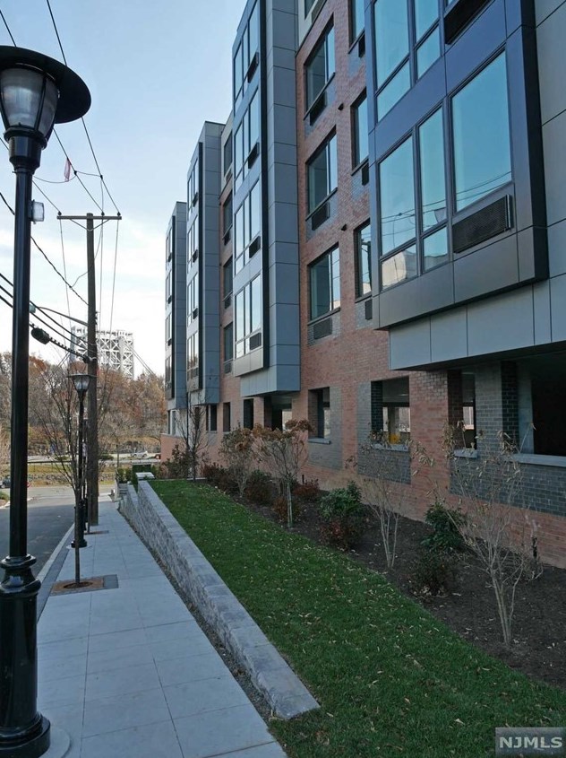 2150 N Central Rd #501, West Fort Lee, NJ 07024
