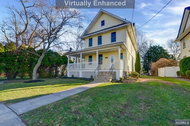 48 Broad St, Bergenfield, NJ 07621-3004