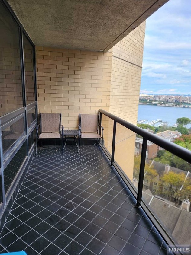 800 Palisade Ave, West Fort Lee NJ 07024-4111 exterior