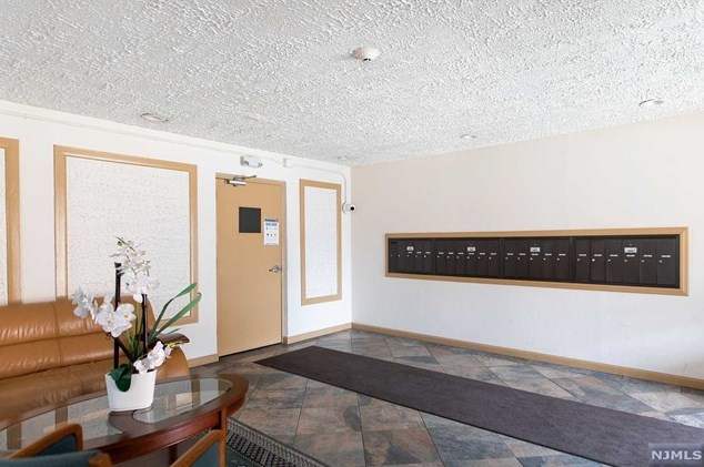 20 W Harriet Ave #18, Palisades Park, NJ 07650