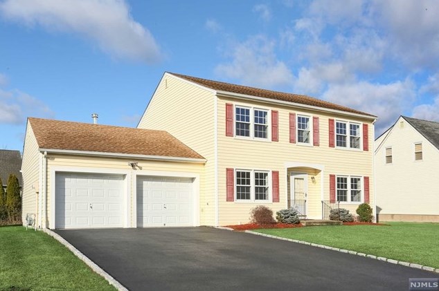 61 Heather Ln, Paramus, NJ 07652