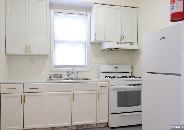103 Division Ave #2, Outwater, NJ 07026