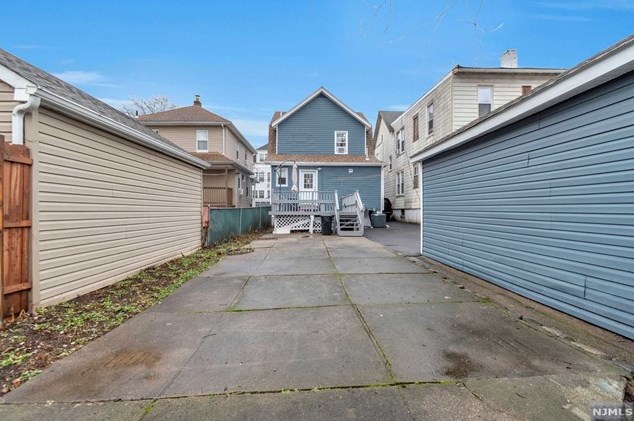 19 Becker Ter, Irvington NJ 07111-1311 exterior