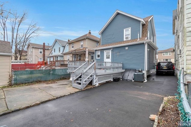 19 Becker Ter, Irvington NJ 07111-1311 exterior