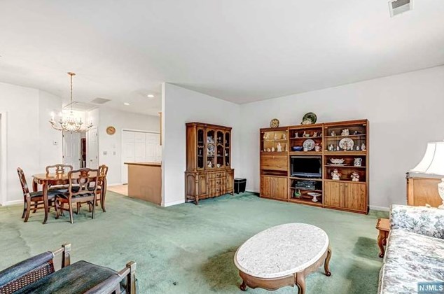 485 Saddle River Rd, Saddle Brook NJ  07663-4640 exterior