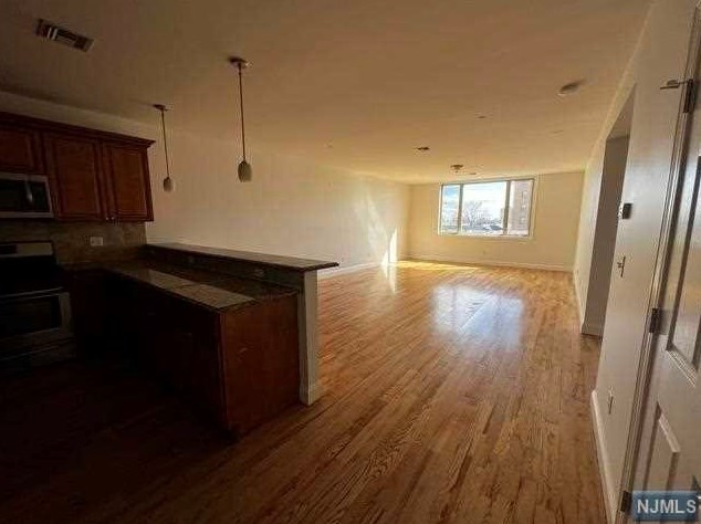 428 68th St #406, West New York, NJ 07093