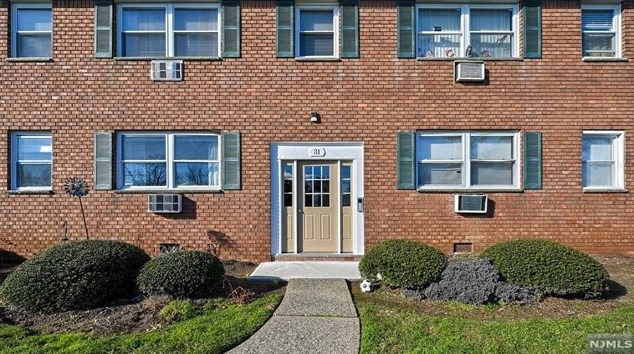 31 Hinchman Ave, Wayne NJ  07470-2363 exterior