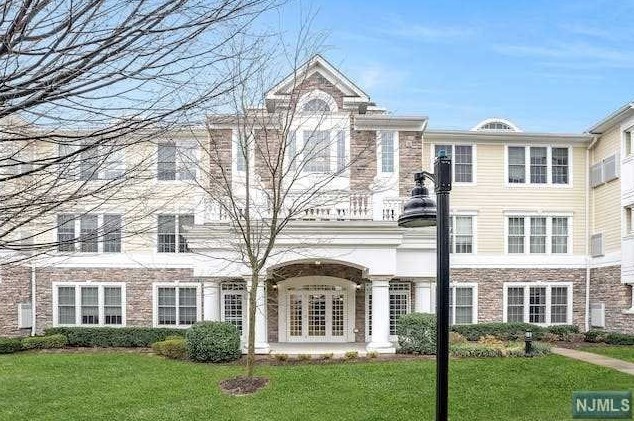 406 Four Seasons Ln #406, Montvale, NJ 07645