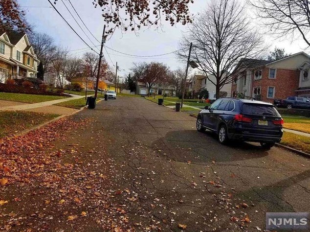 172 Lozier Ter, River Edge, NJ 07661
