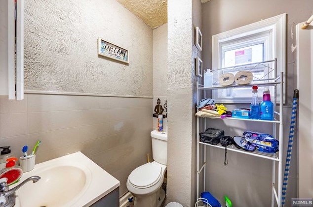 43 Montrose Ter, Irvington NJ  07111-3821 exterior