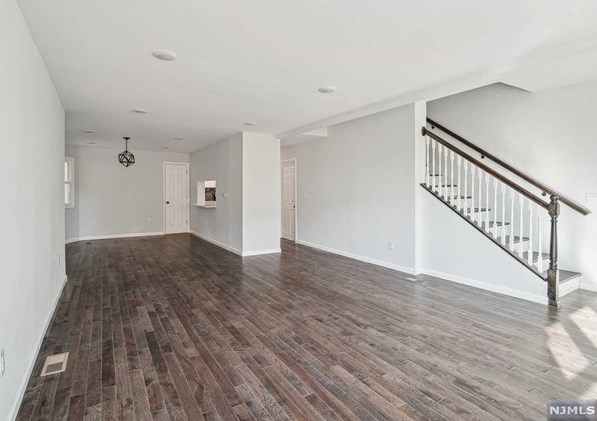 534 Undercliff Ave #a, Edgewater, NJ 07020