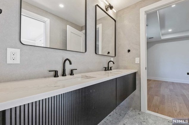 129 Lylewood Dr, Tenafly NJ  07670-1908 exterior