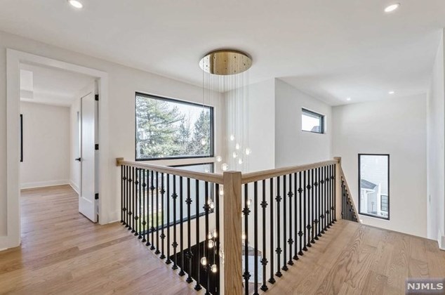 129 Lylewood Dr, Tenafly NJ  07670-1908 exterior