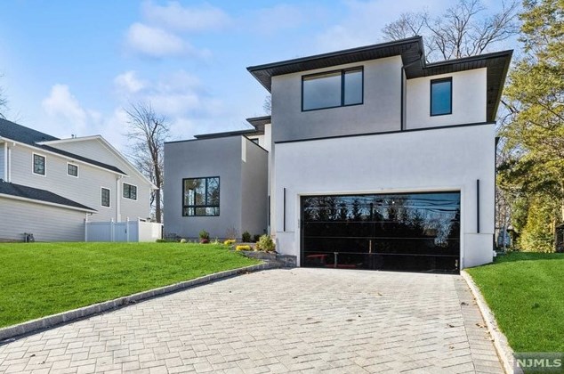 129 Lylewood Dr, Tenafly NJ  07670-1908 exterior