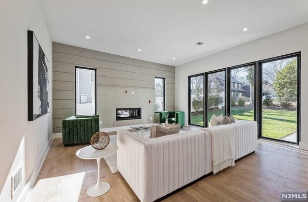 129 Lylewood Dr, Tenafly NJ  07670-1908 exterior