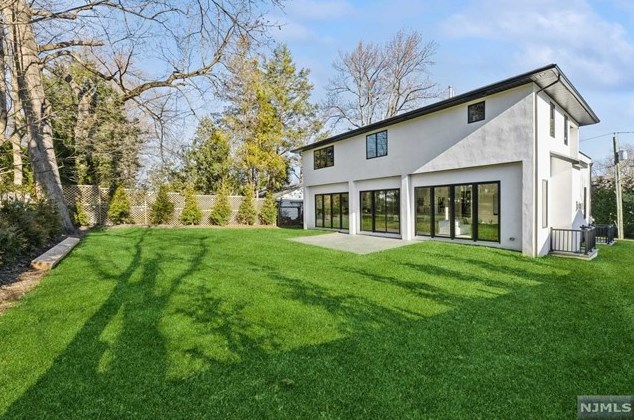 129 Lylewood Dr, Tenafly NJ  07670-1908 exterior