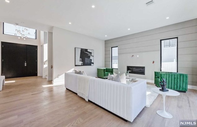 129 Lylewood Dr, Tenafly NJ  07670-1908 exterior