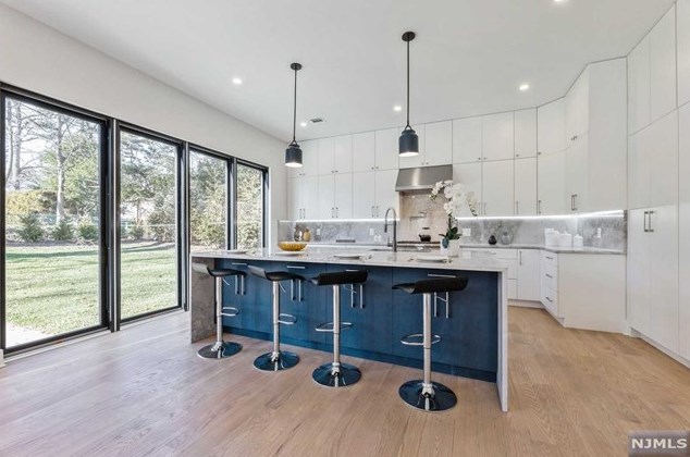 129 Lylewood Dr, Tenafly NJ  07670-1908 exterior