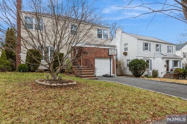 91 Herrick Ave, Teaneck, NJ 07666-4106