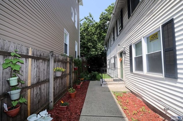 149-151 S 6th St, Newark, NJ 07103