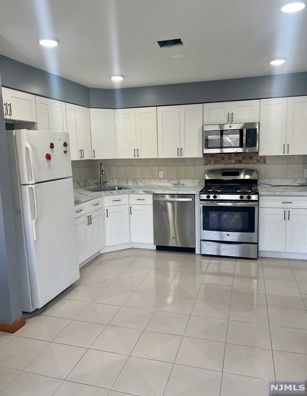 6413 Columbia Ave, North Bergen, NJ 07047