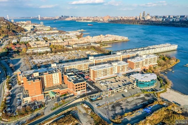 106 The Promenade, Edgewater NJ  07020-2103 exterior