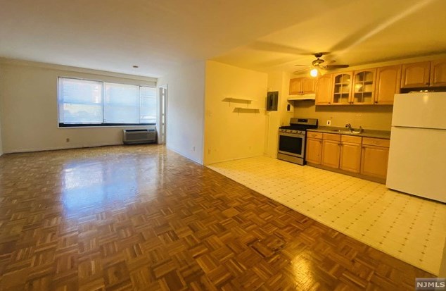 2352 Linwood Ave #1h, West Fort Lee, NJ 07024