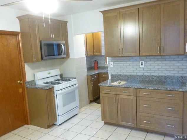 93 Morris Ave, Outwater NJ  07026-3726 exterior