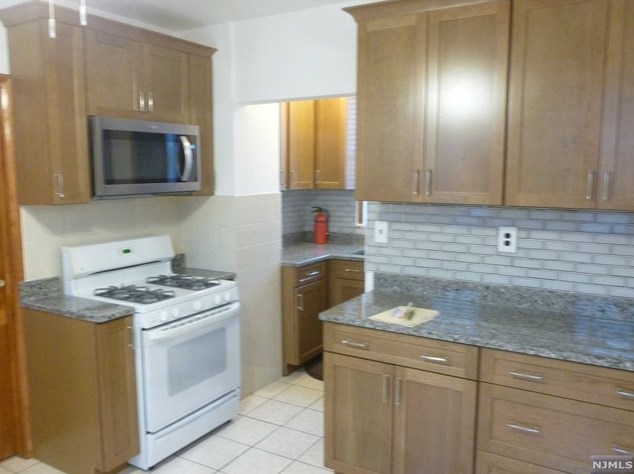 93 Morris Ave, Outwater, NJ 07026