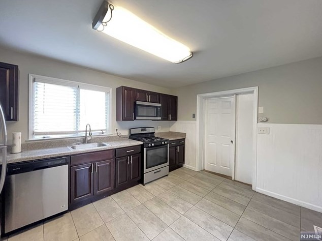 435-37 Thomas St, Perth Amboy, NJ 08861