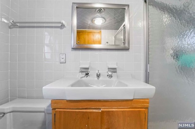 1036 Briar Way, West Fort Lee NJ exterior