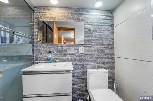 1036 Briar Way, West Fort Lee NJ exterior