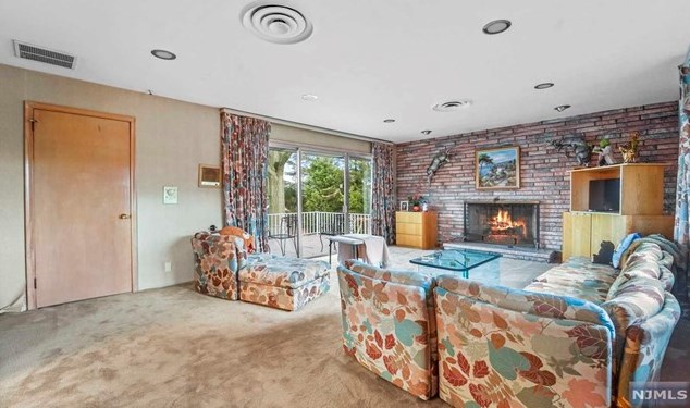 1036 Briar Way, West Fort Lee NJ exterior