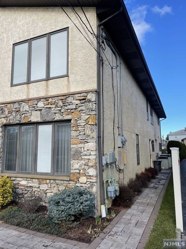 197 Franklin St #2, Elmwood Park, NJ 07407