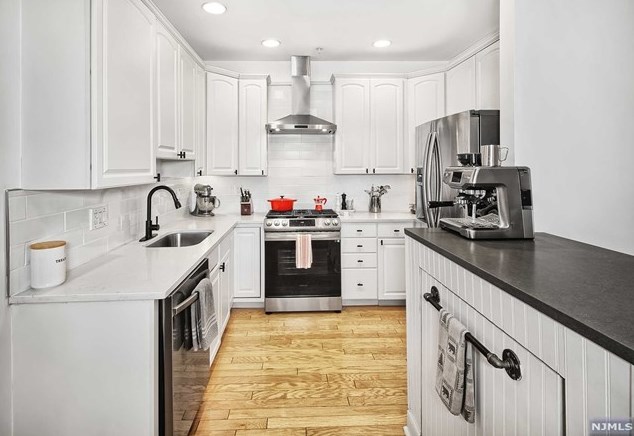 336 Oswego Ct, West New York, NJ 07093