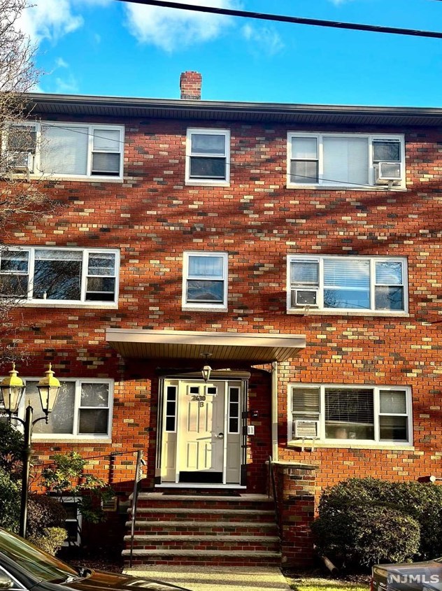 2430 8th St #1b, West Fort Lee, NJ 07024