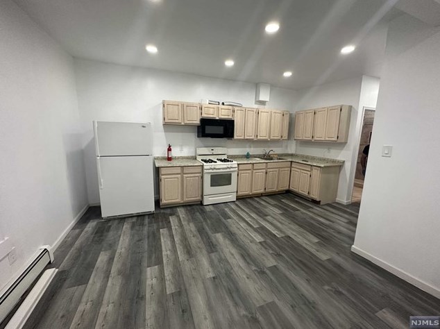 652 E 25th St, Paterson, NJ 07504