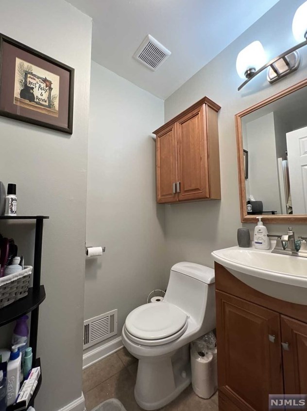 12 Warren Pl, West Milford NJ  07480-1134 exterior