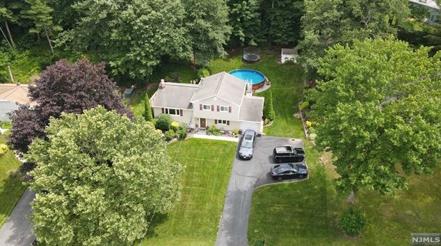 12 Warren Pl, West Milford NJ  07480-1134 exterior
