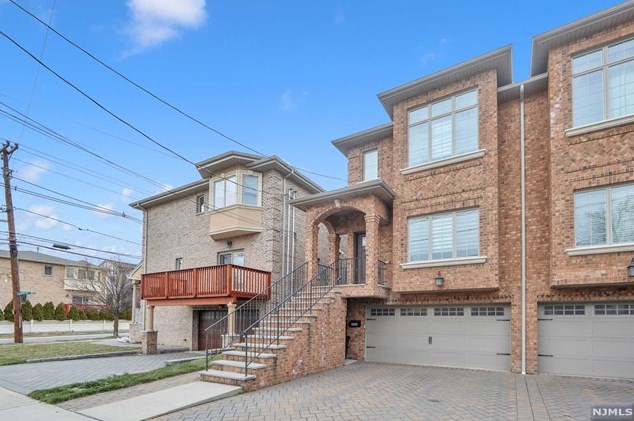 305 E Harriet Ave #a, Palisades Park, NJ 07650
