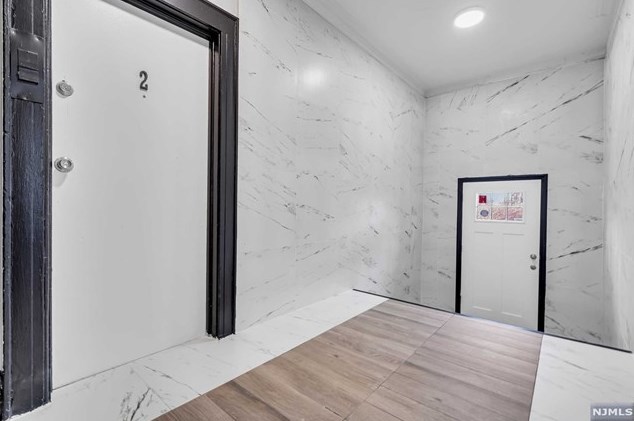 10 Edmonds Pl, Newark NJ  07112-1570 exterior