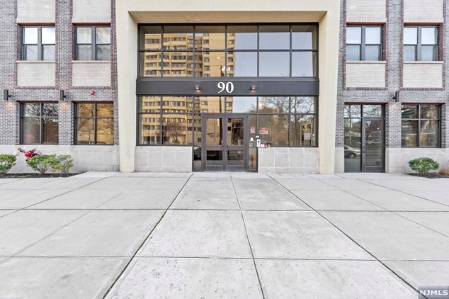 90 Clinton Ave, Newark, NJ 07114