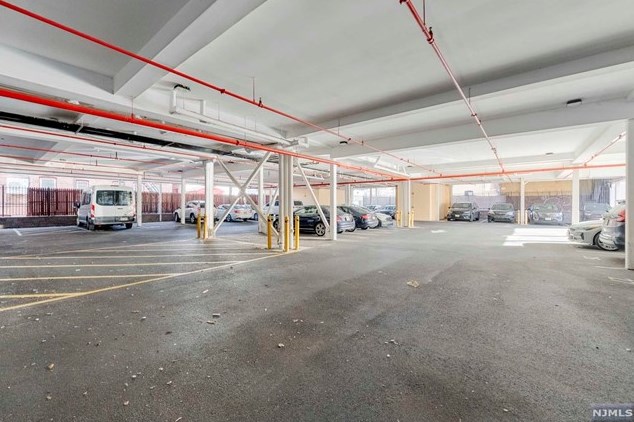 90 Clinton Ave, Newark NJ  07114-2012 exterior