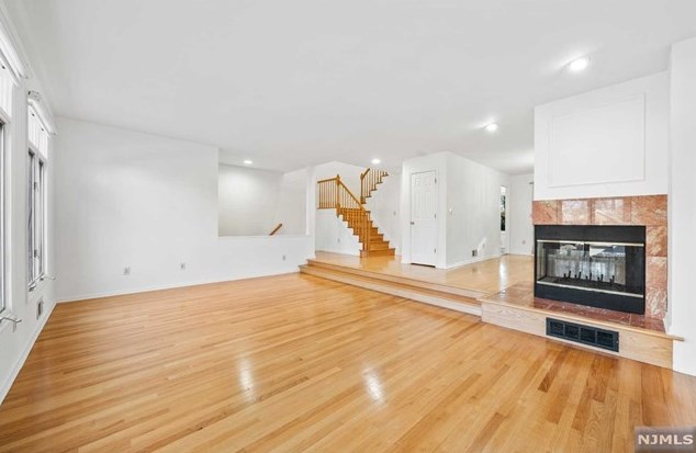 58 Lakeview Dr, Westwood NJ  07675-7065 exterior