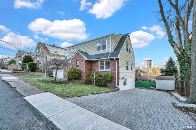 1010 Ponsi St #1, West Fort Lee, NJ 07024